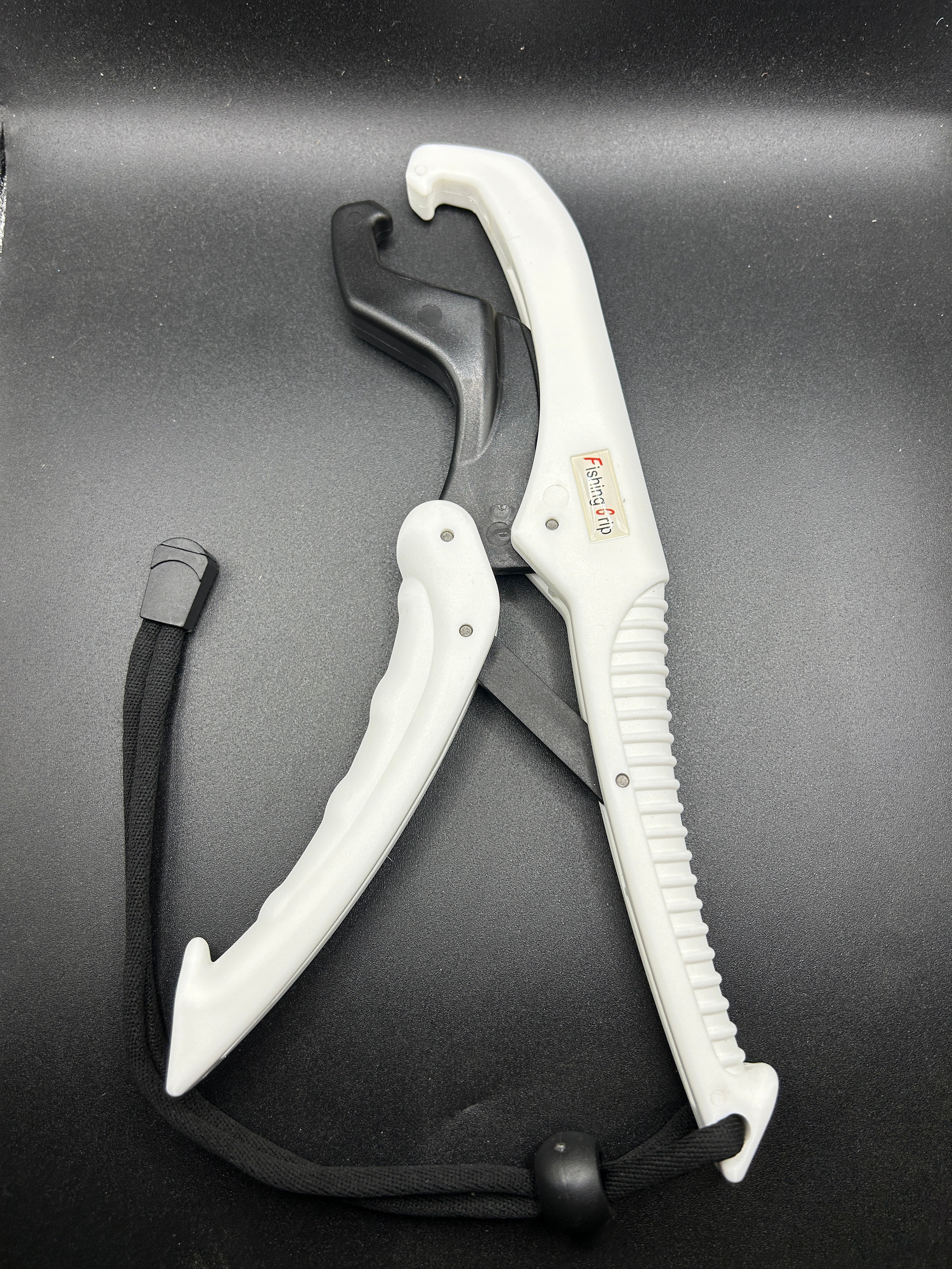 Fish Lip Gripper (Floating) Max Anti-Rust, Anti-slip, Anti-lost with lanyard included.